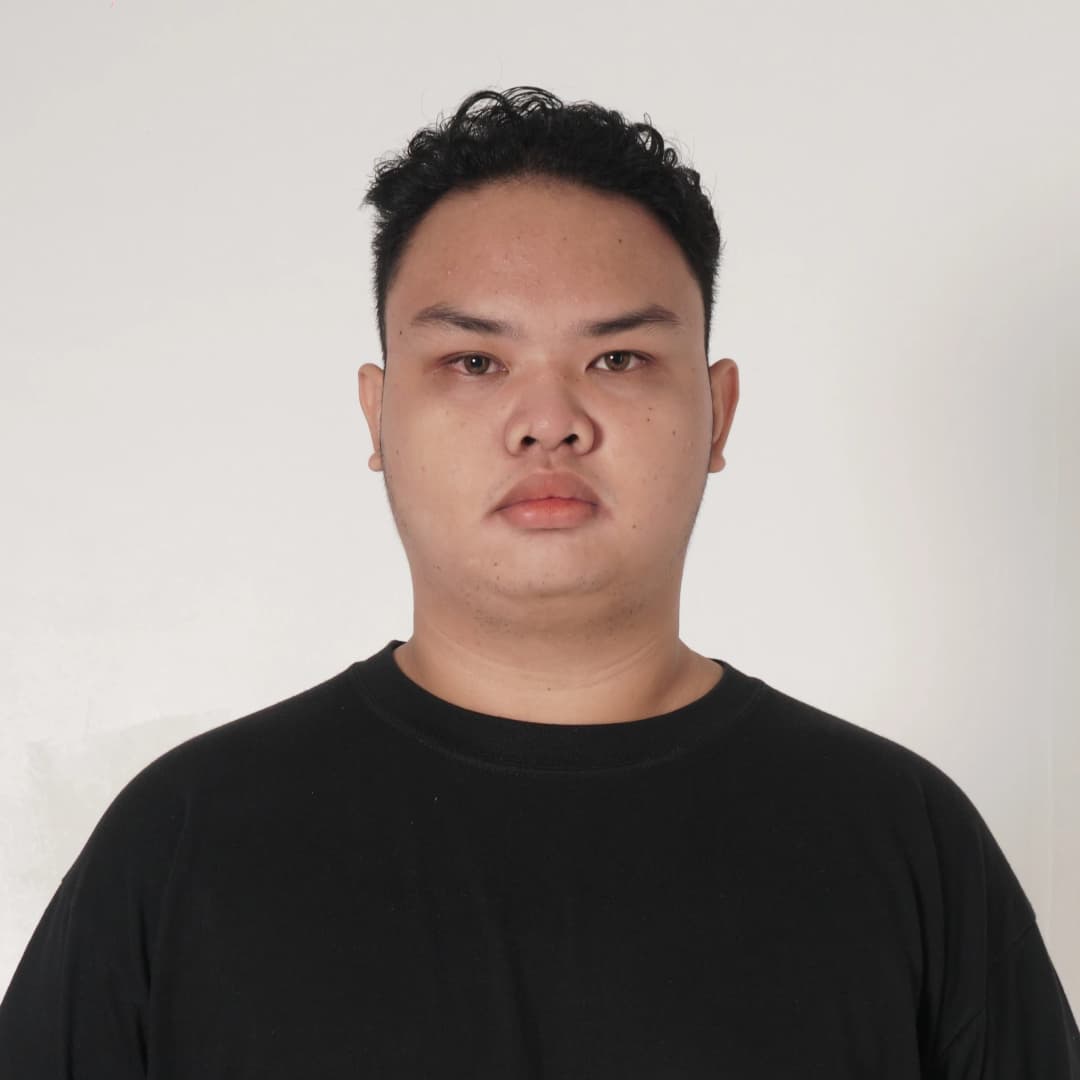 Oliver Revelo, a photographer in Rodriguez, Rizal